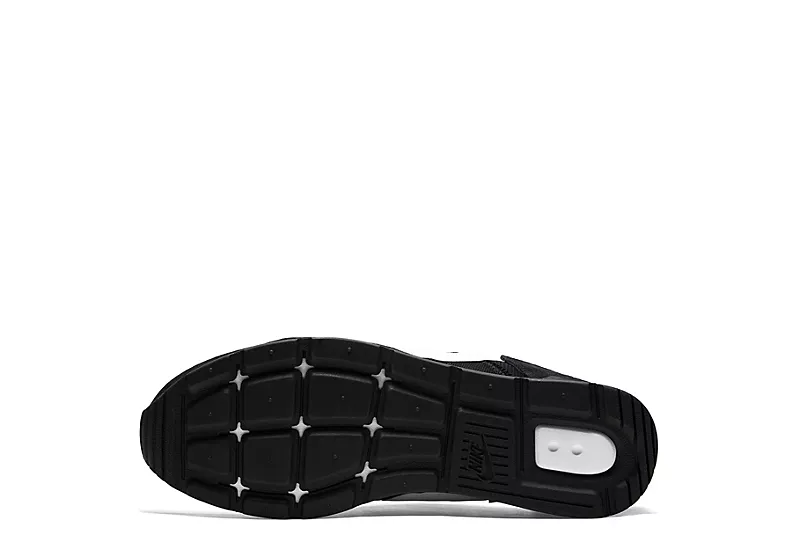 Nike Mens Venture Runner Sneaker - Black 6 Nike Mens Venture Runner Sneaker - Black - Image 6